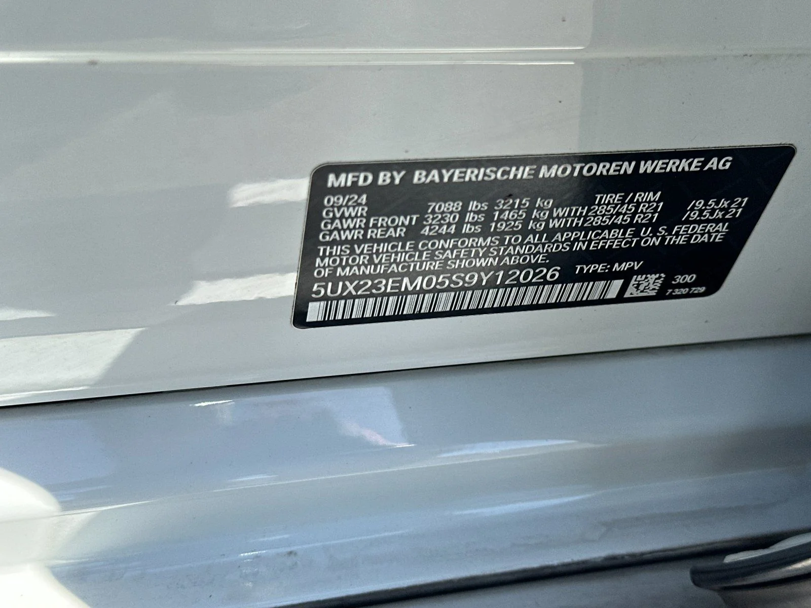 Used 2025 White BMW xDrive40i image 36