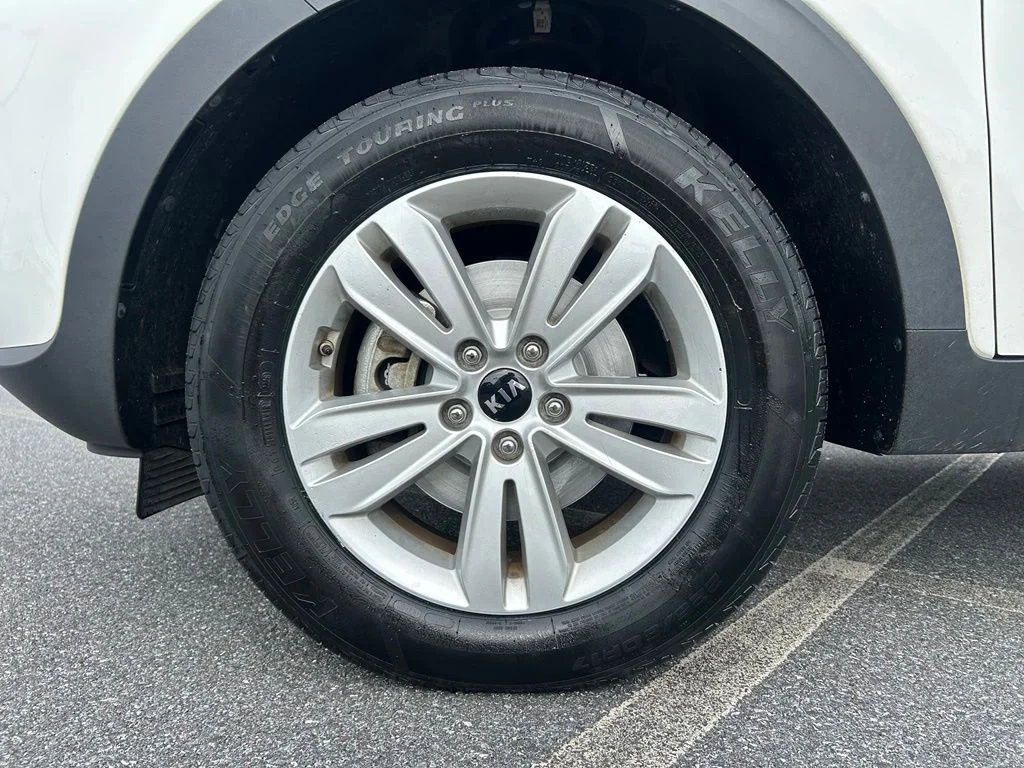 Used 2018 Clear White Kia LX image 6