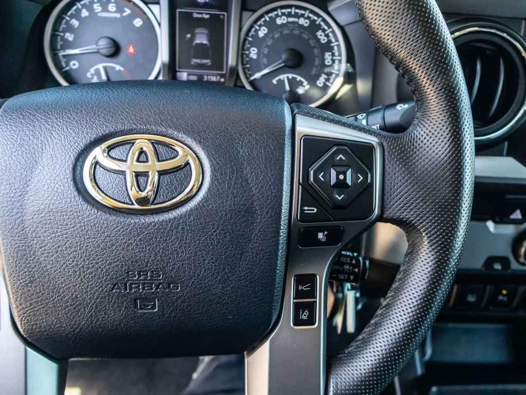Used 2019 White Toyota SR5 image 38