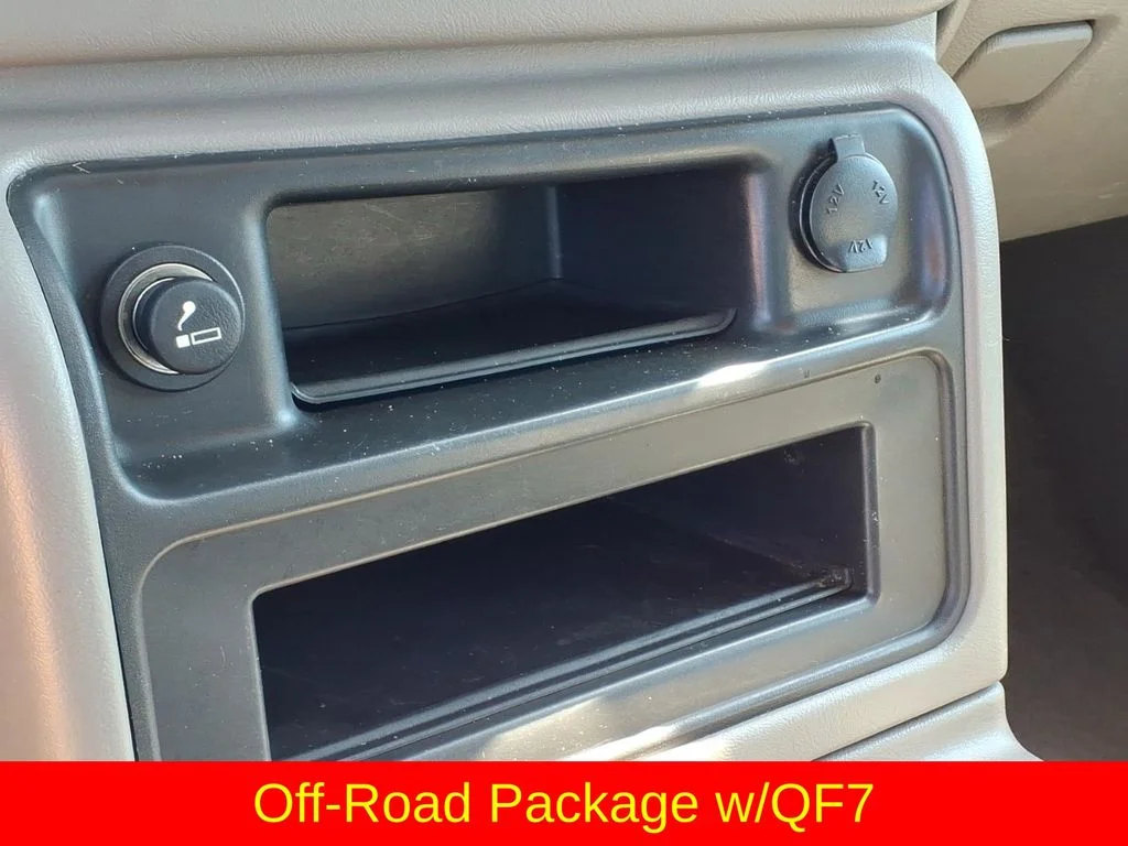 Used 2005 Silver GMC SLT image 10