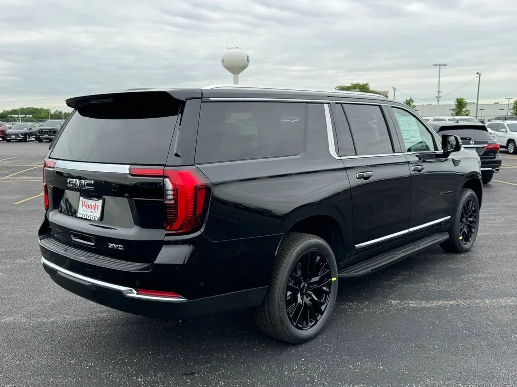 New 2026 Onyx Black GMC Elevation image 7
