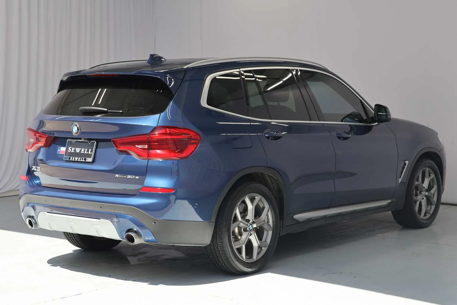 Used 2021 Phytonic Blue Metallic BMW xDrive30e image 7