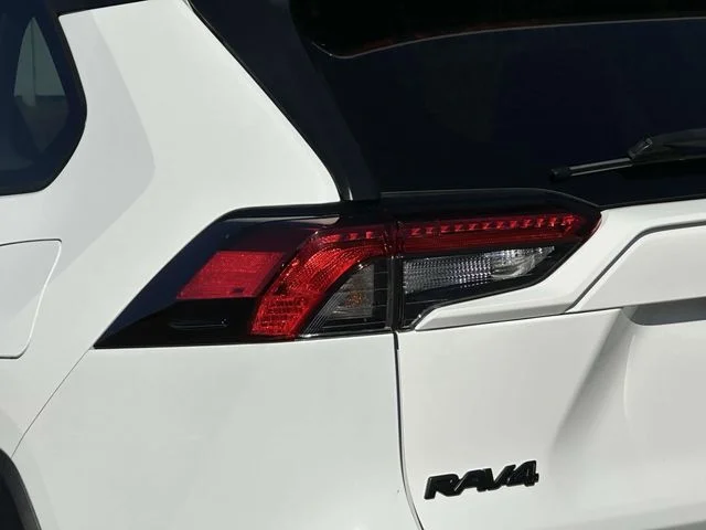 Used 2023 Ice Toyota LE image 10