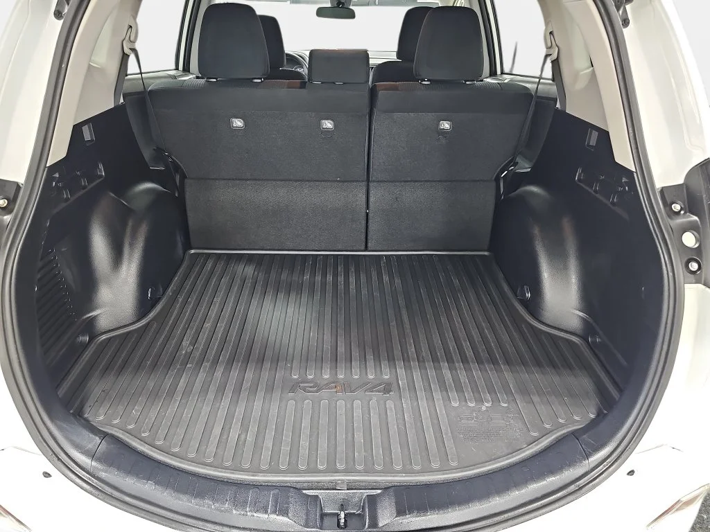 Used 2017 White Toyota LE image 14