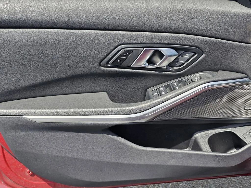 Used 2025  BMW M340i image 13