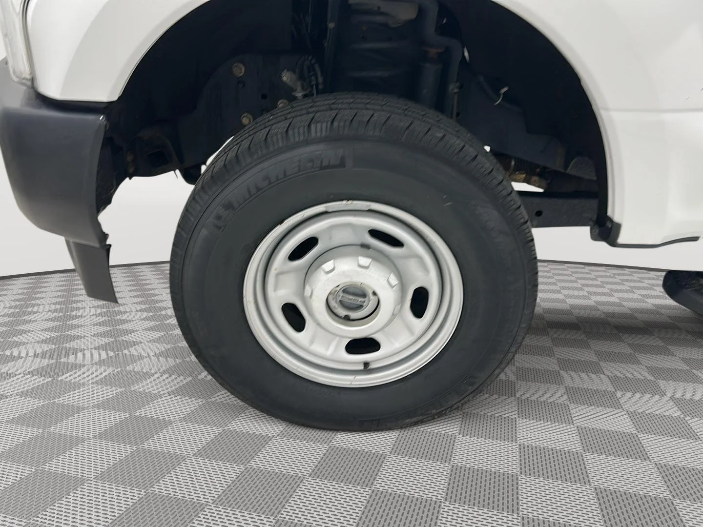 Used 2019 White Ford XL image 24