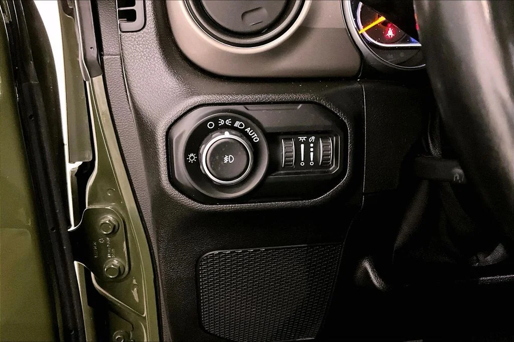 Used 2021 Green Jeep Unlimited Sport S image 15