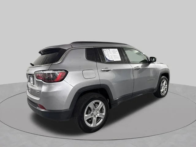 Used 2024 Gray Jeep Latitude image 12