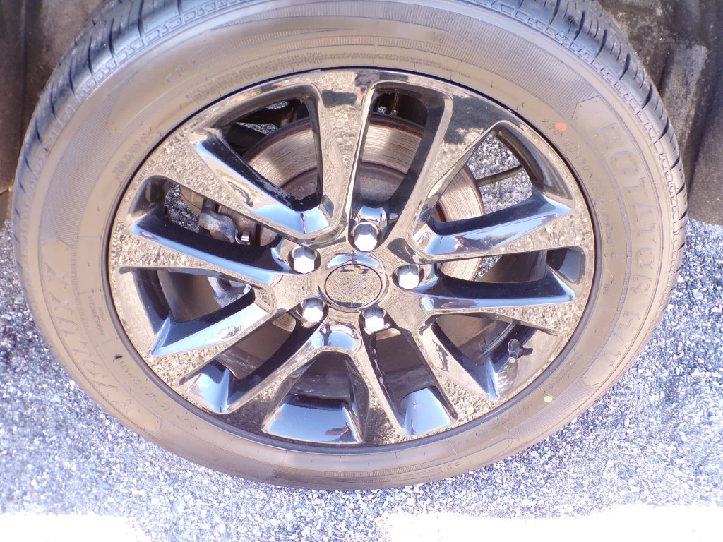 Used 2022 Gray Jeep Laredo X image 5