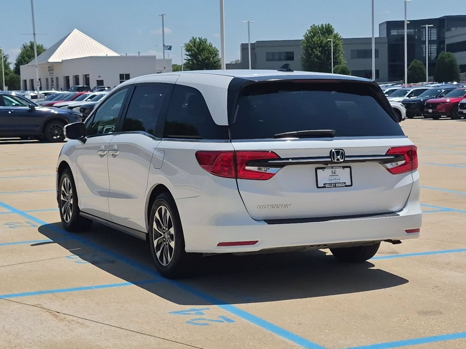 2024 Honda Odyssey EX-L - Photo 8