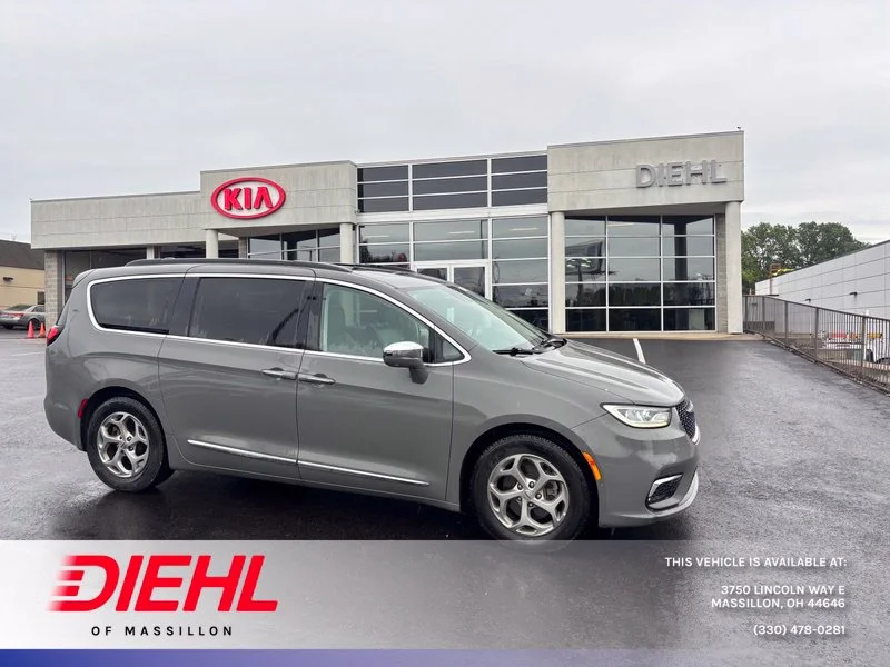 Used 2022 White Chrysler Limited image 1