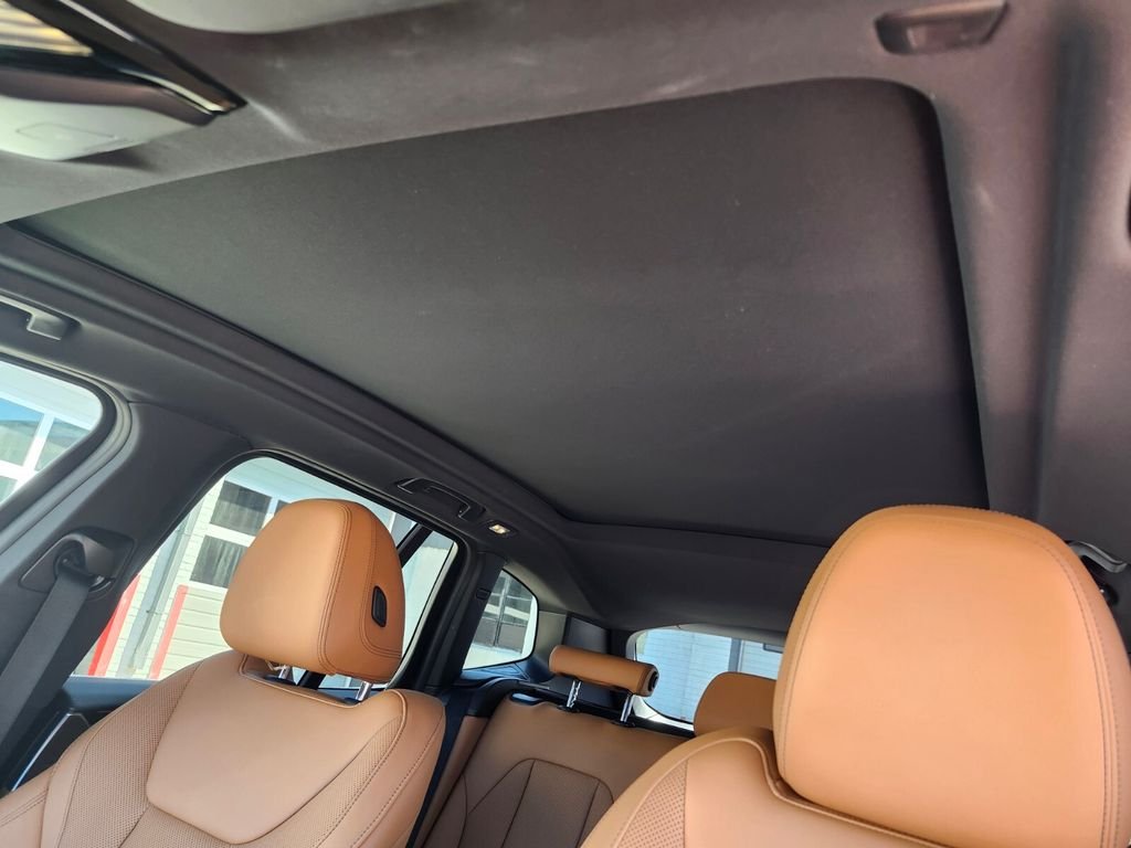 Used 2024 Gray BMW xDrive30i image 19
