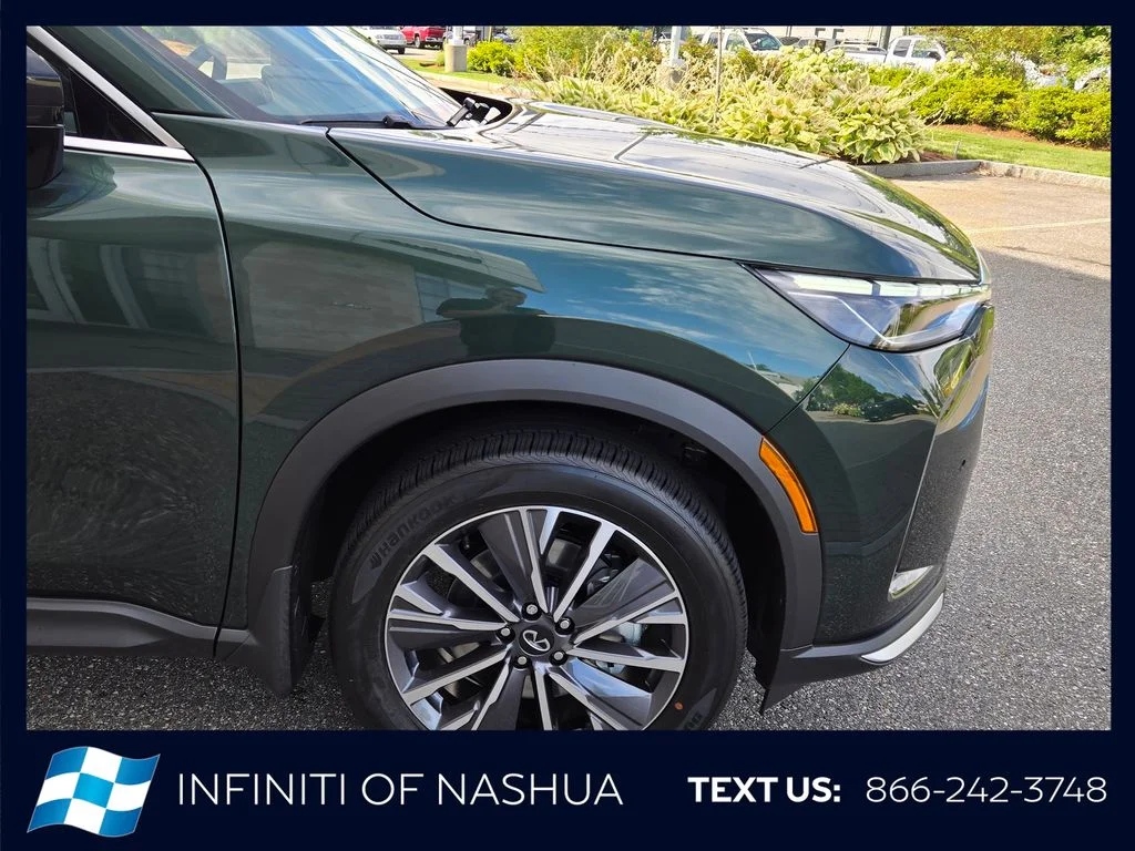 New 2027 DEEP EMERALD INFINITI Luxe AWD image 15