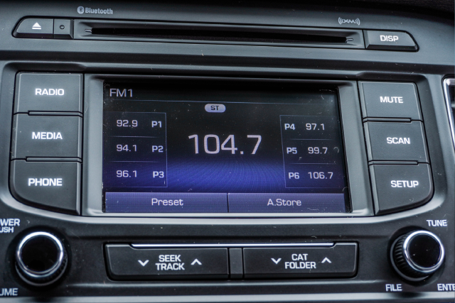 Used 2015 Silver Hyundai SE image 21