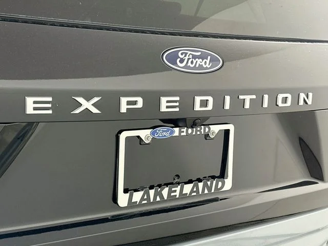 New 2027 Gray Ford Platinum image 27