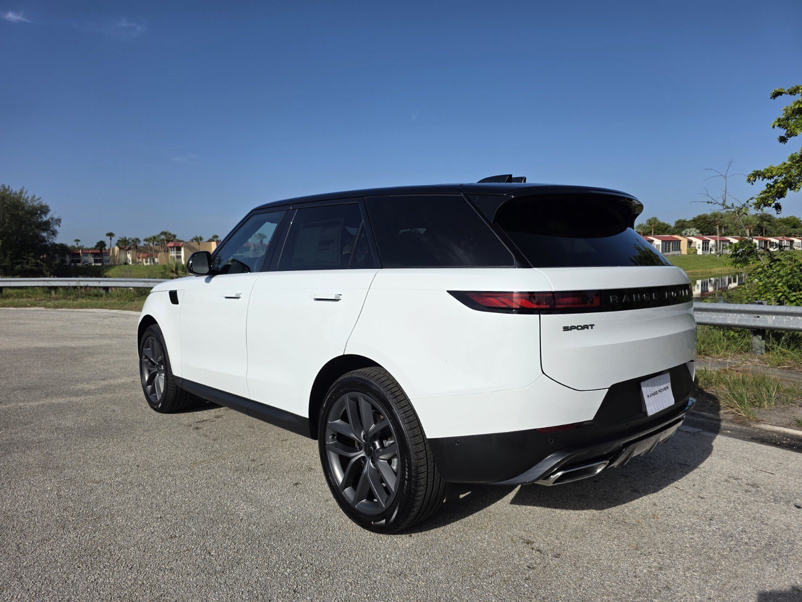New 2026 Fuji White Land Rover SE image 2
