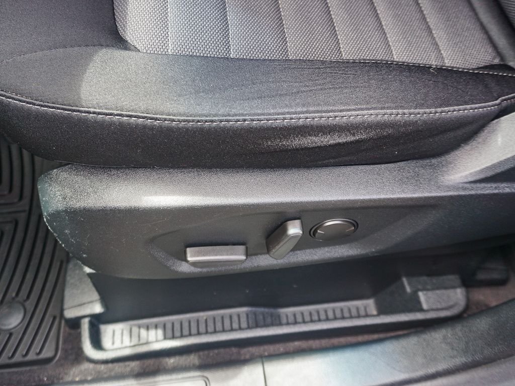 Used 2020 Gray Ford SE image 20