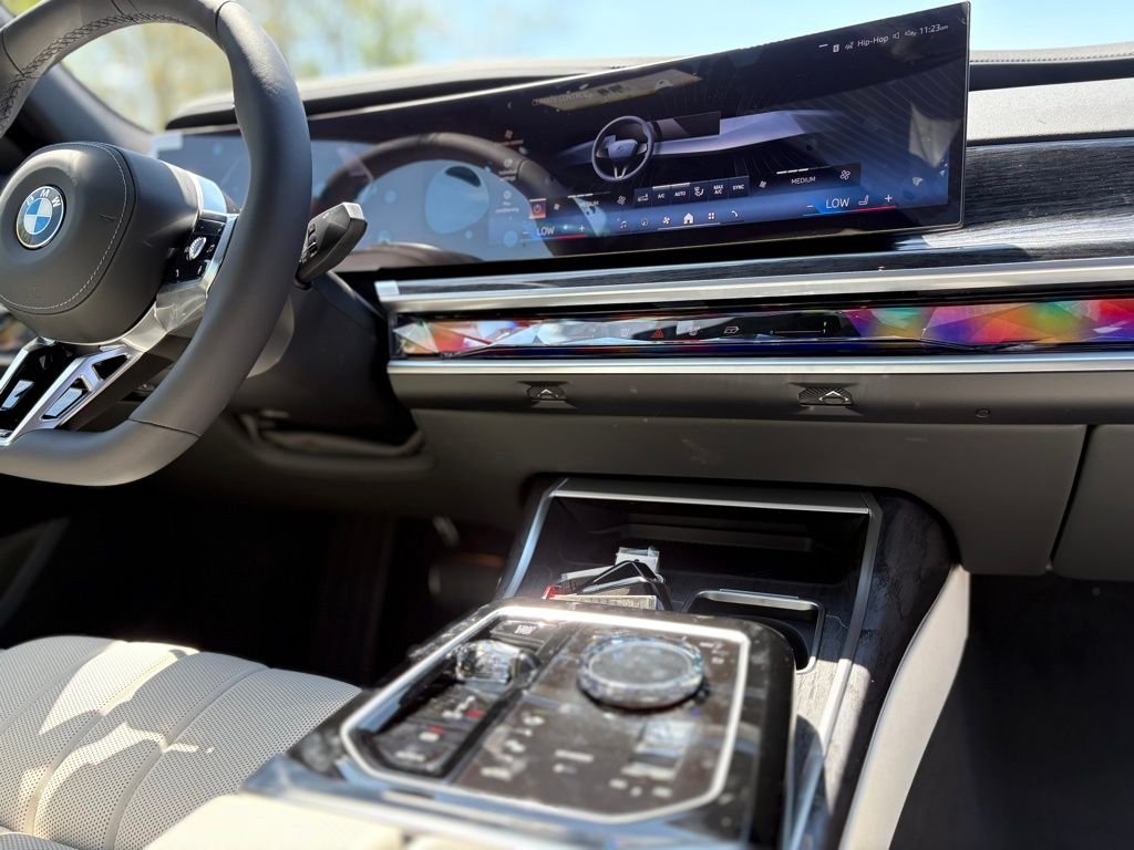 New 2025 Dravit Grey Metallic BMW 760i xDrive image 26