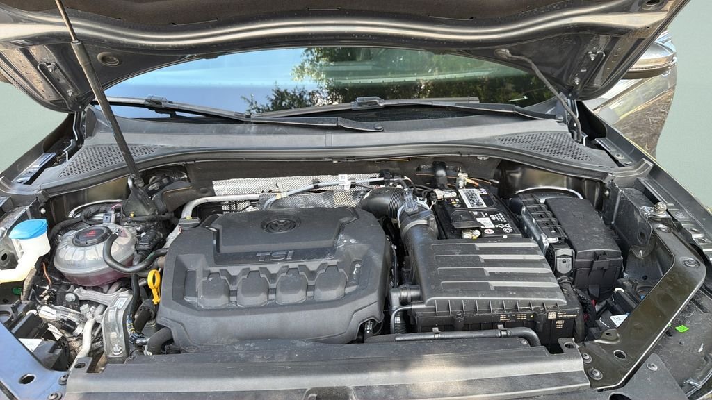Certified Used 2022 Gray Volkswagen 2.0T SE image 34