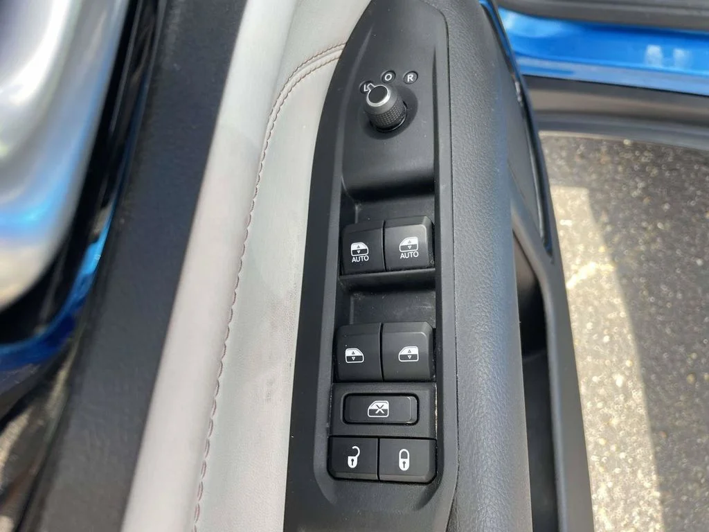 Used 2025 Blue Jeep Limited image 16