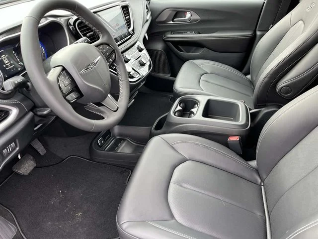 New 2026 Silver Mist Clear-Coat Exterior Paint Chrysler Select image 20