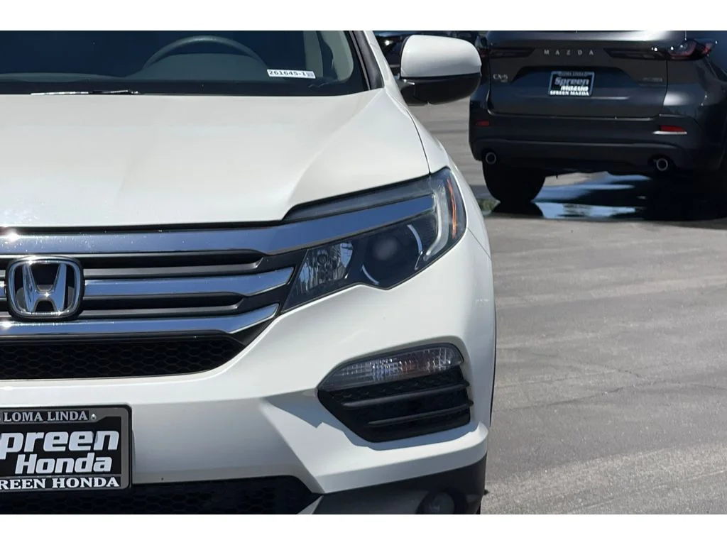Used 2018 White Diamond Pearl Honda EX image 49
