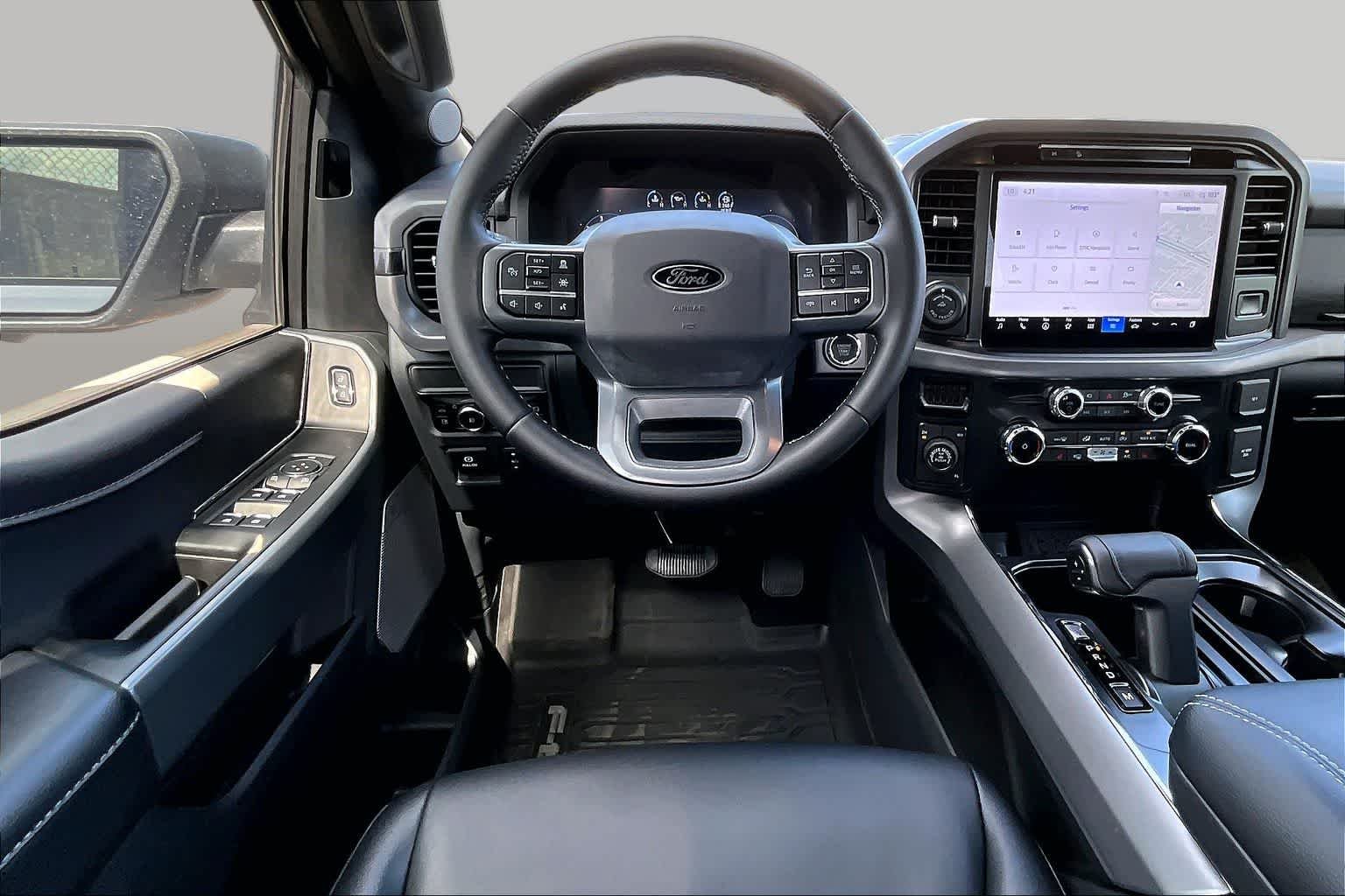 Used 2025 Oxford White Ford XLT image 6