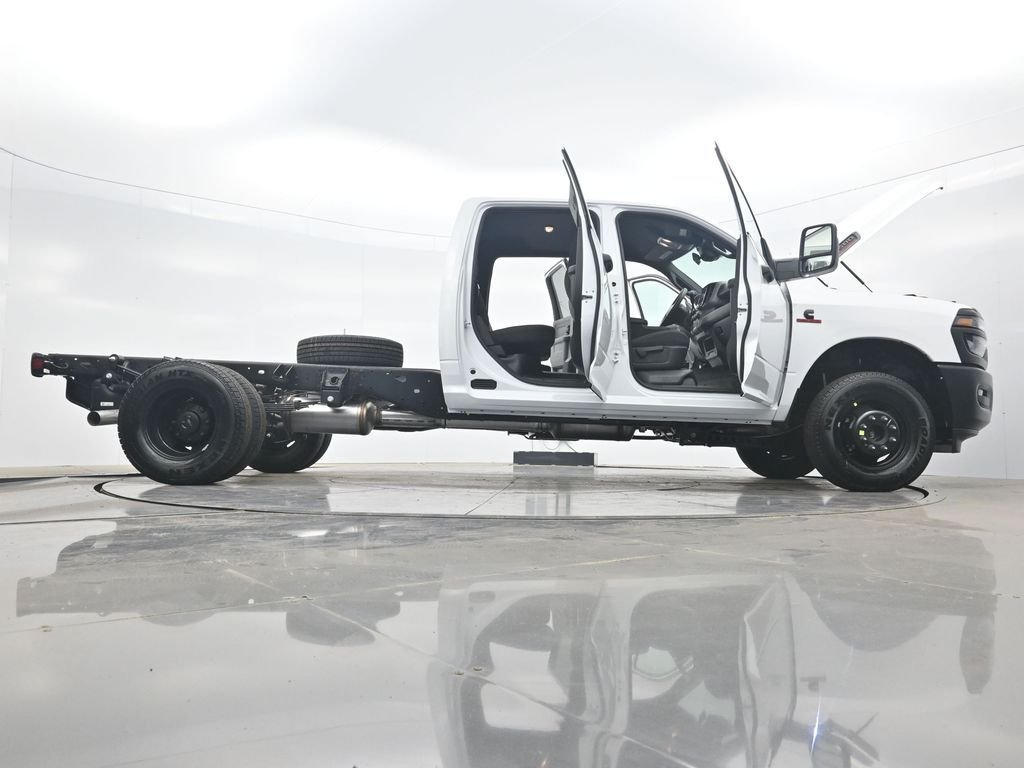New 2026 Bright White Clearcoat RAM Tradesman image 46