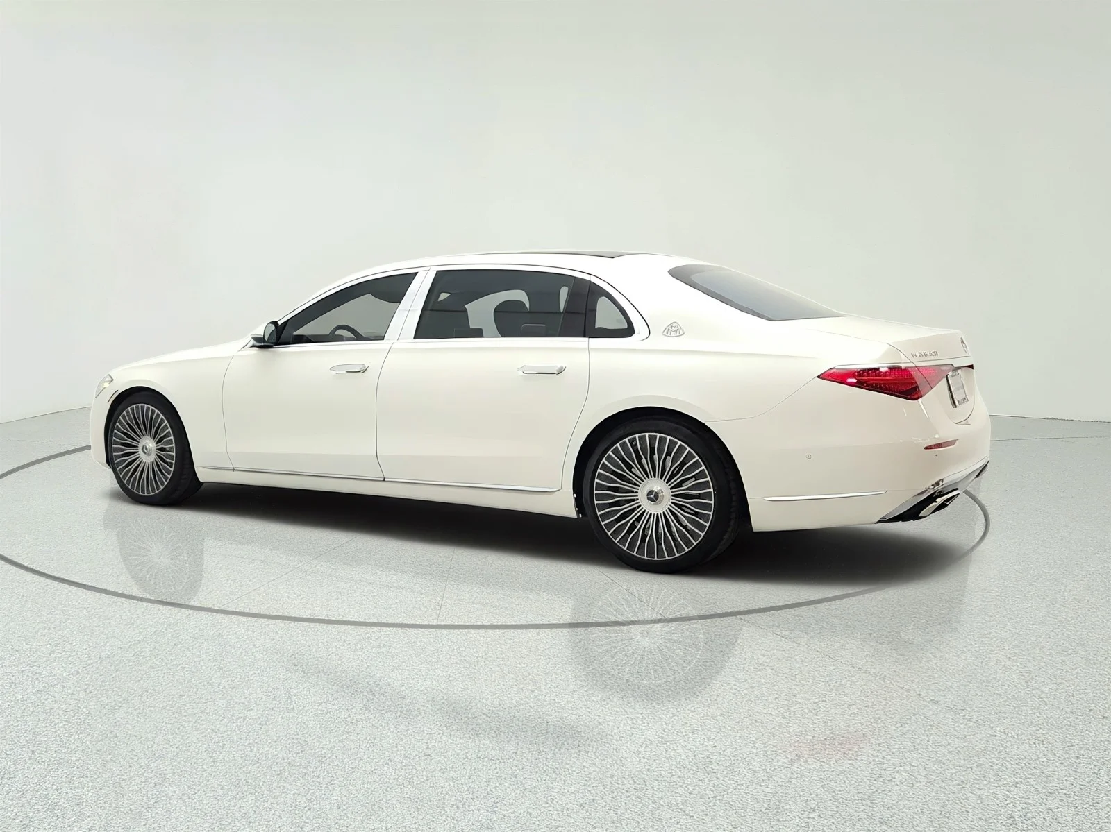 Certified Used 2022 MANUFAKTUR Diamond White Mercedes-Benz Maybach S 580 4MATIC® Sedan image 7