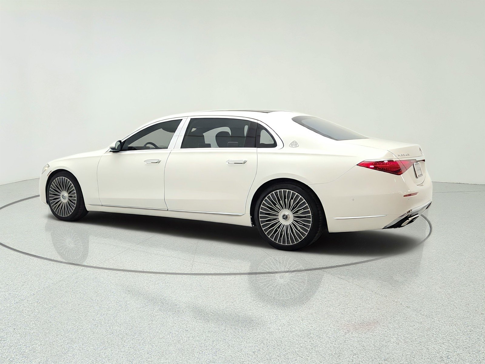 Certified Used 2022 MANUFAKTUR Diamond White Mercedes-Benz Maybach S 580 4MATIC® Sedan image 7