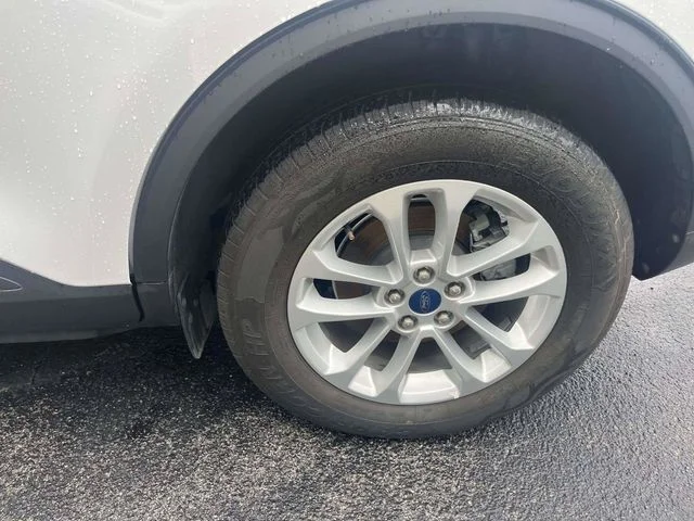 Used 2021 White Ford SE image 11