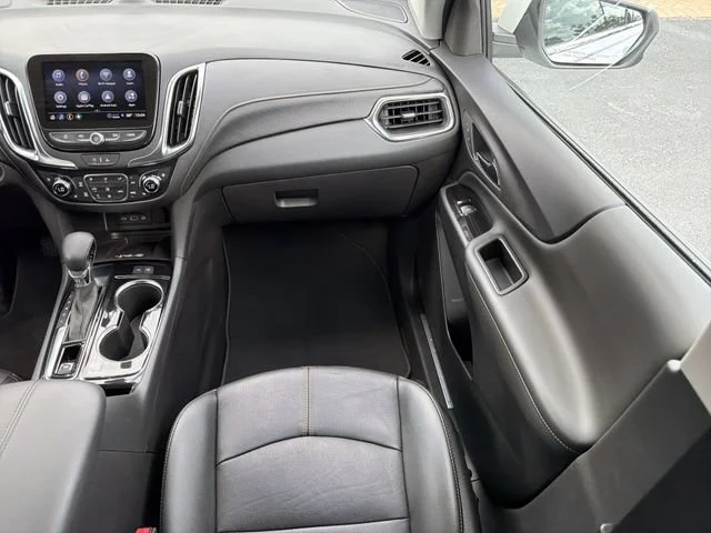 Used 2024 Iridescent Pearl Tricoat Chevrolet Premier image 16