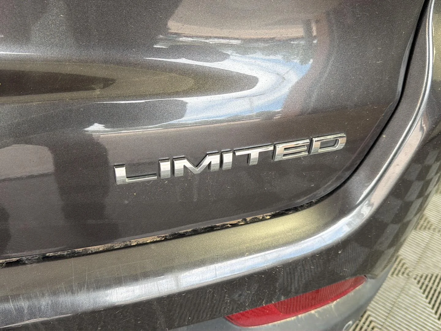 Used 2019 Granite Crystal Metallic Clearcoat Jeep Limited image 9