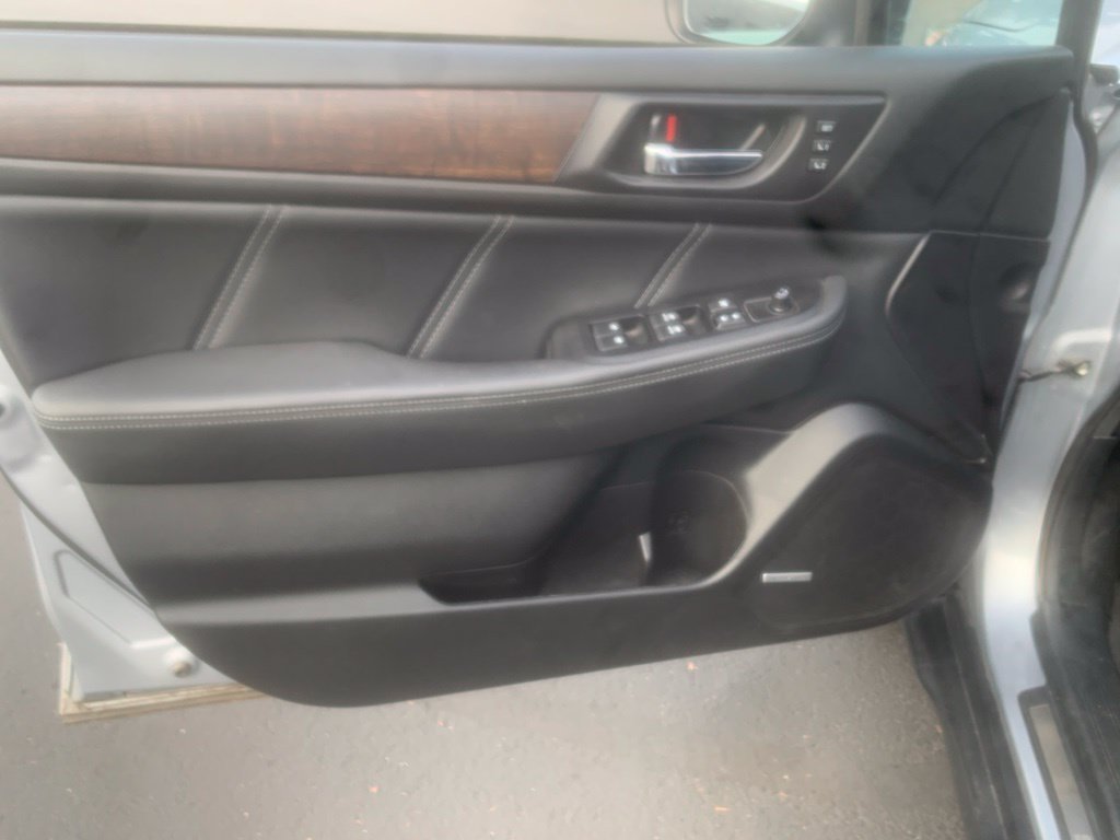 Used 2019 Silver Subaru 2.5i image 10