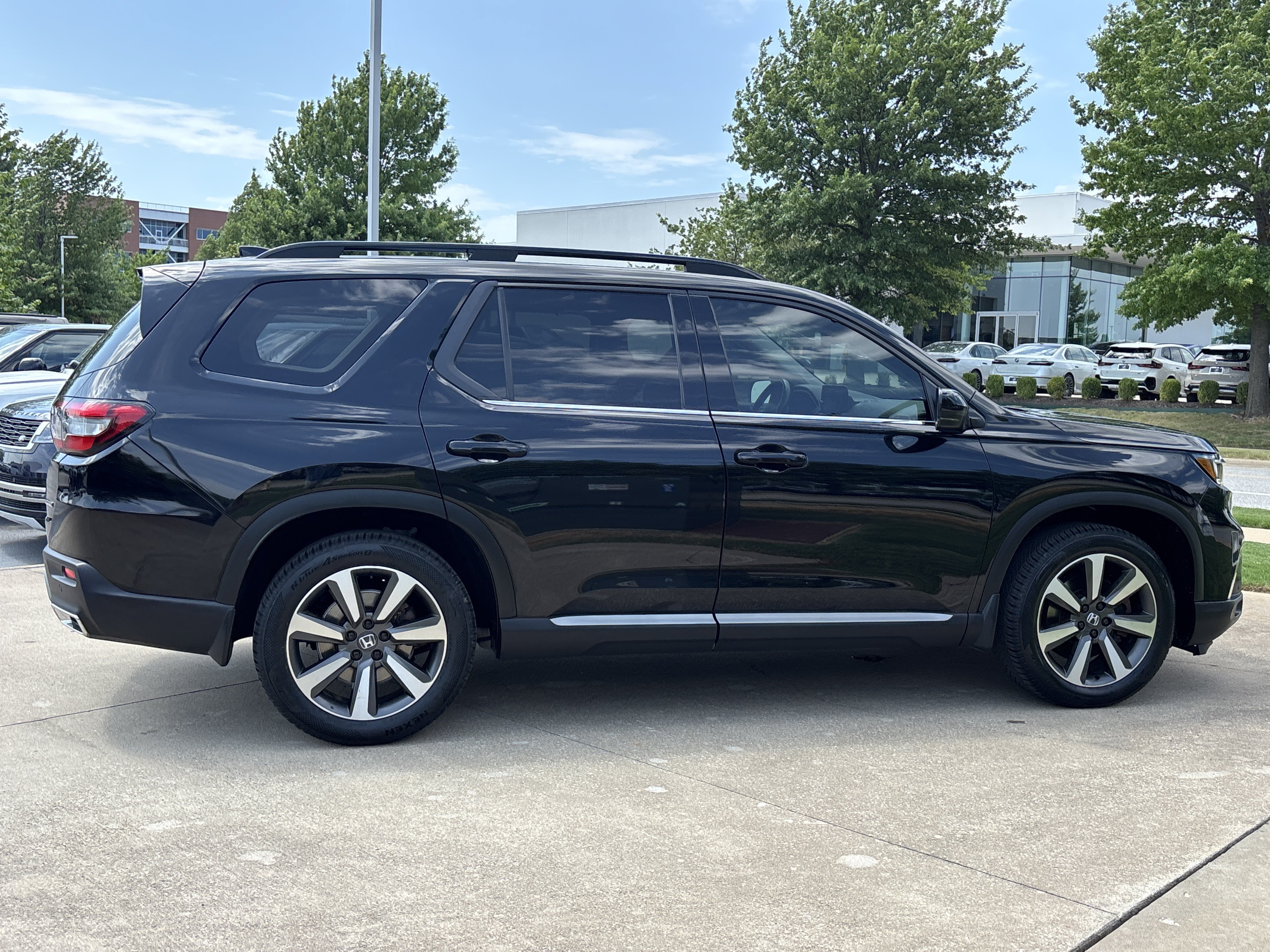 Used 2024 Crystal Black Pearl Honda Touring image 2