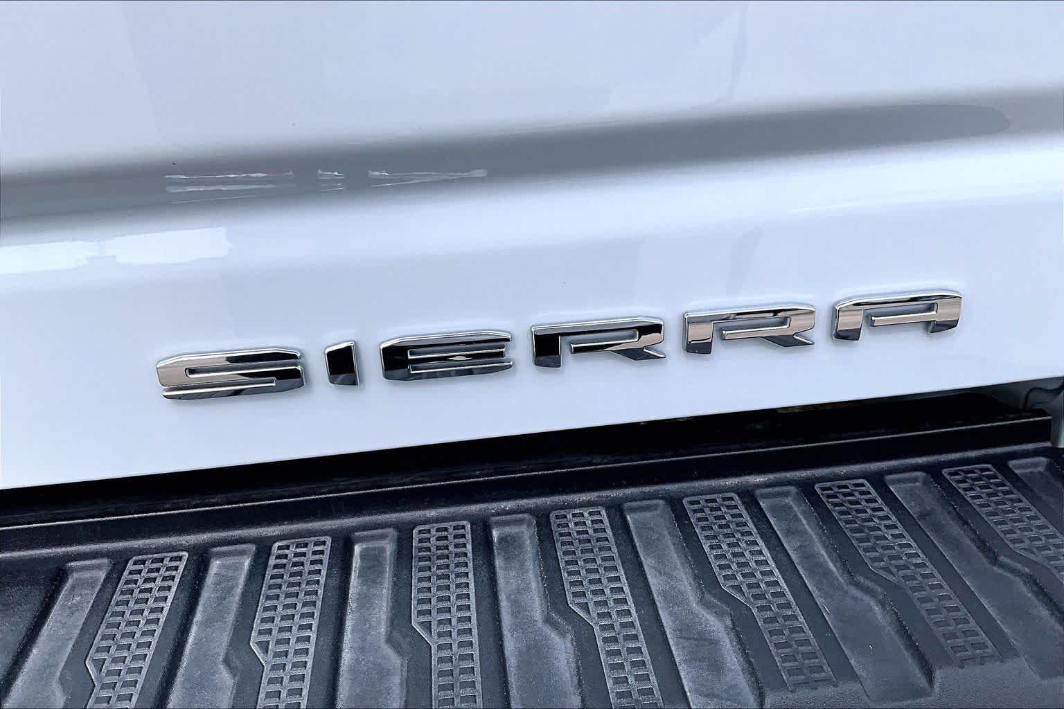 Used 2026 Glacier White Tricoat GMC Denali Ultimate image 10