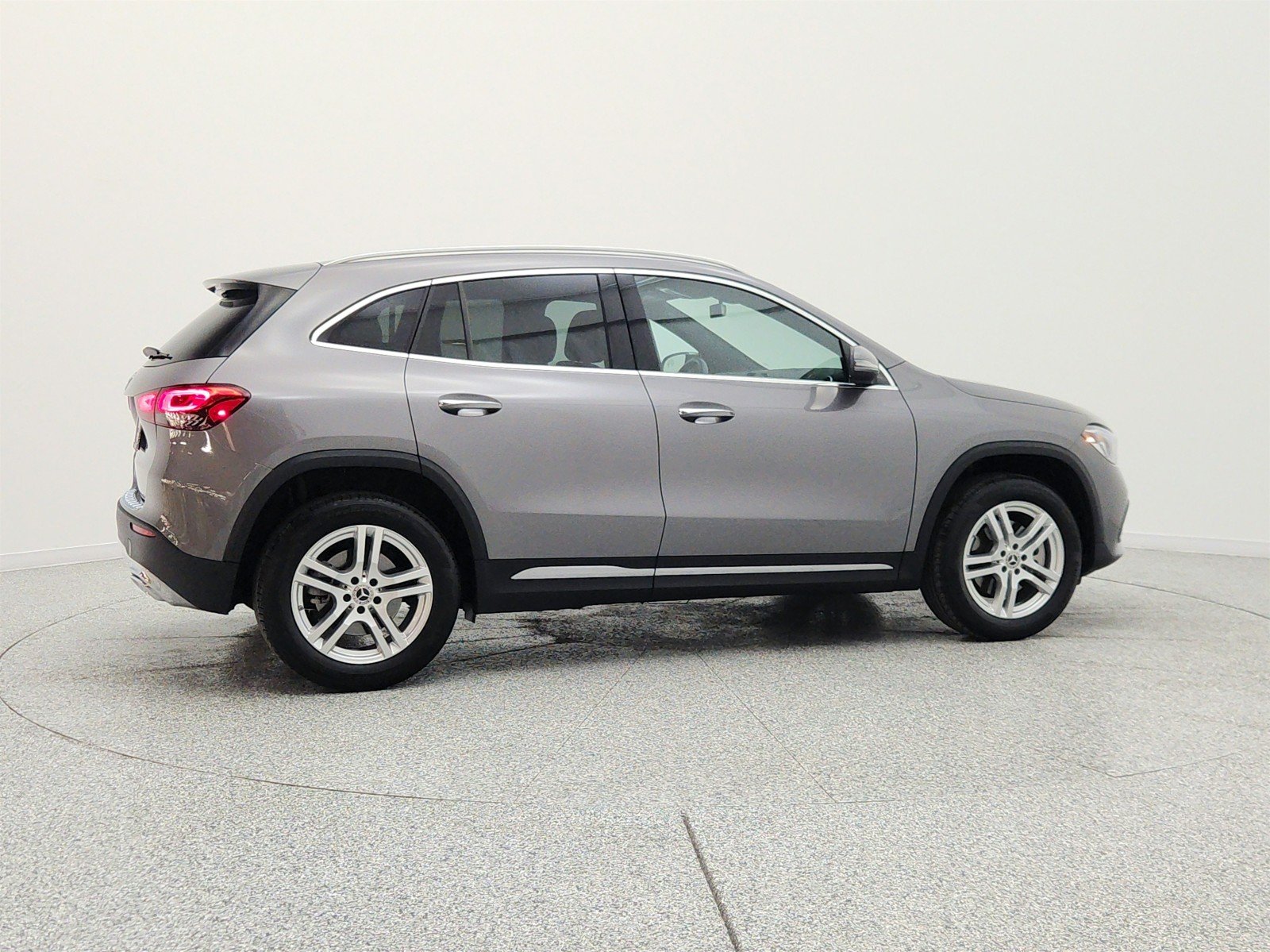Used 2023 Mountain Grey Metallic Mercedes-Benz GLA 250 SUV image 5