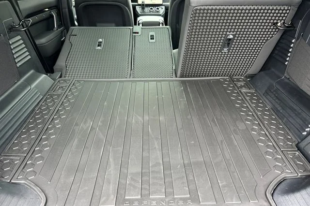 New 2026 Santorini Black Land Rover X-Dynamic SE image 14