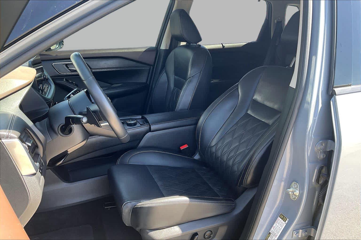 Used 2022 Boulder Gray Pearl/Super Black Nissan Platinum image 8