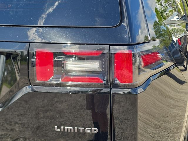 New 2026 Diamond Black Crystal Pearl-Coat Exterior Paint Jeep Limited image 8