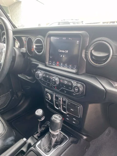 Used 2019 Granite Crystal Clearcoat Metallic Jeep Unlimited Sahara image 17