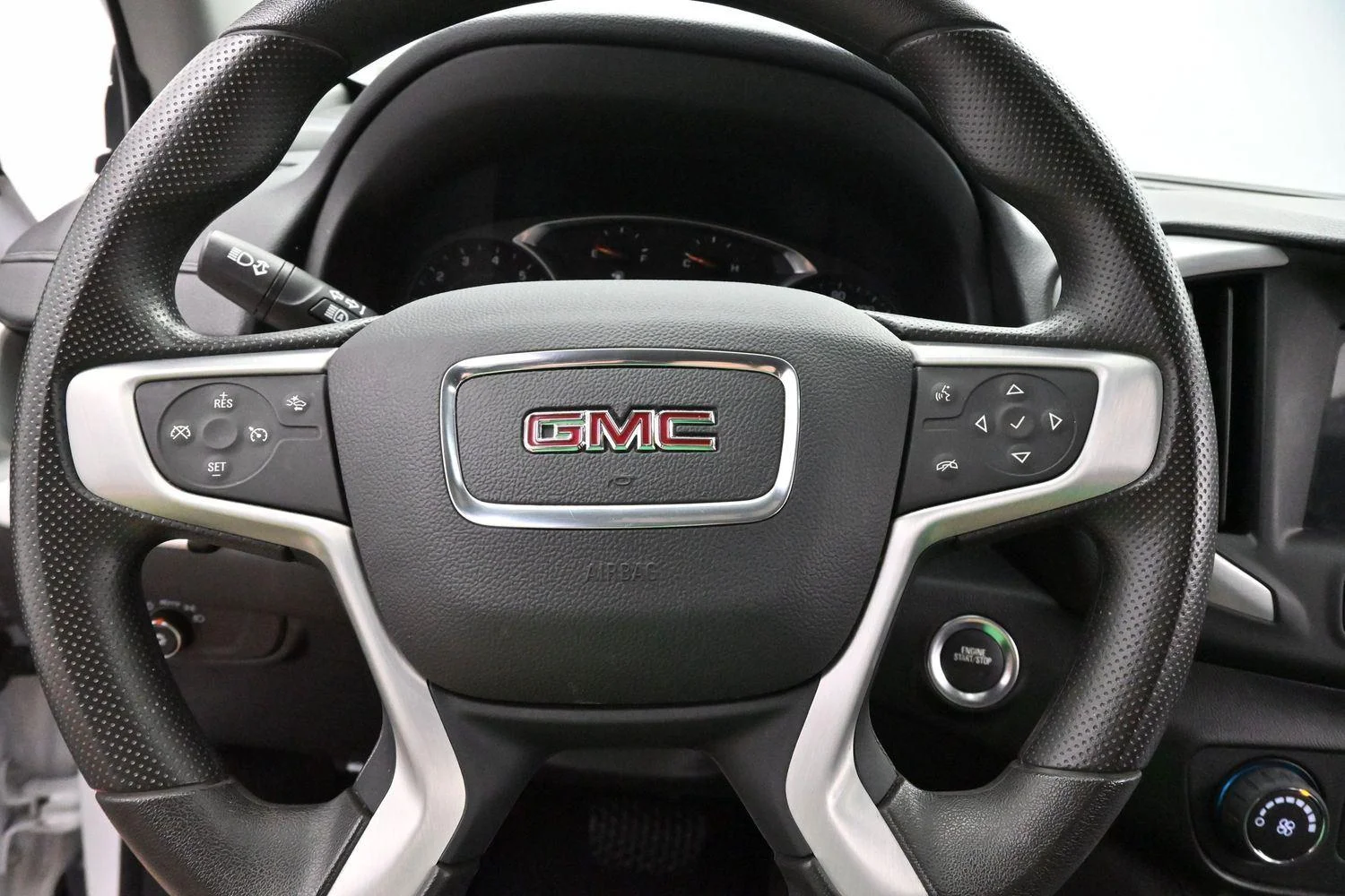 Used 2022 Summit White GMC SLE image 16