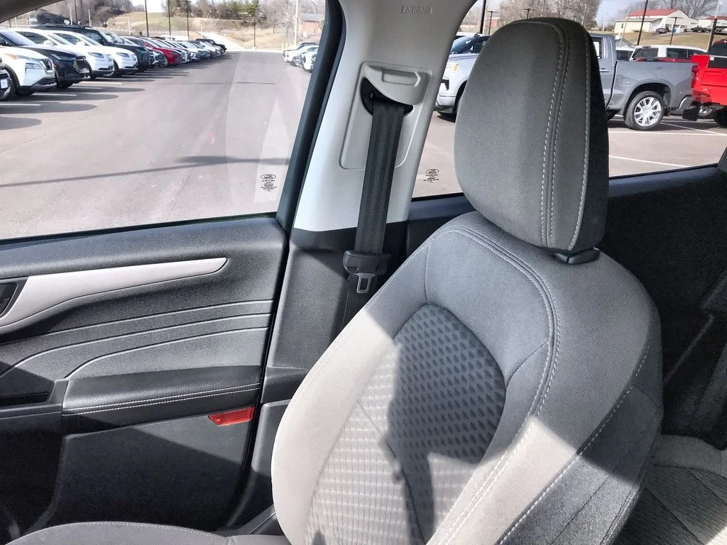 Used 2022 White Ford SE image 24