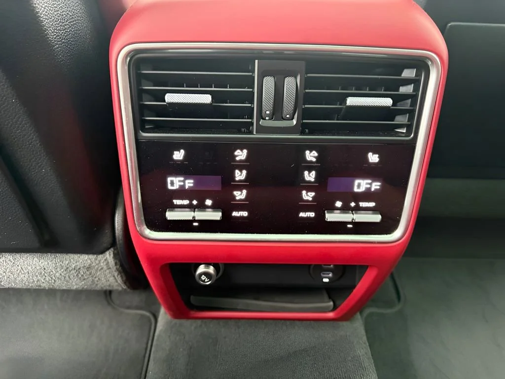 Used 2022  Porsche Turbo image 30