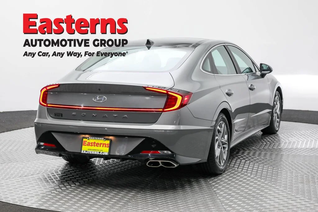 Used 2022 Gray Hyundai SEL image 5