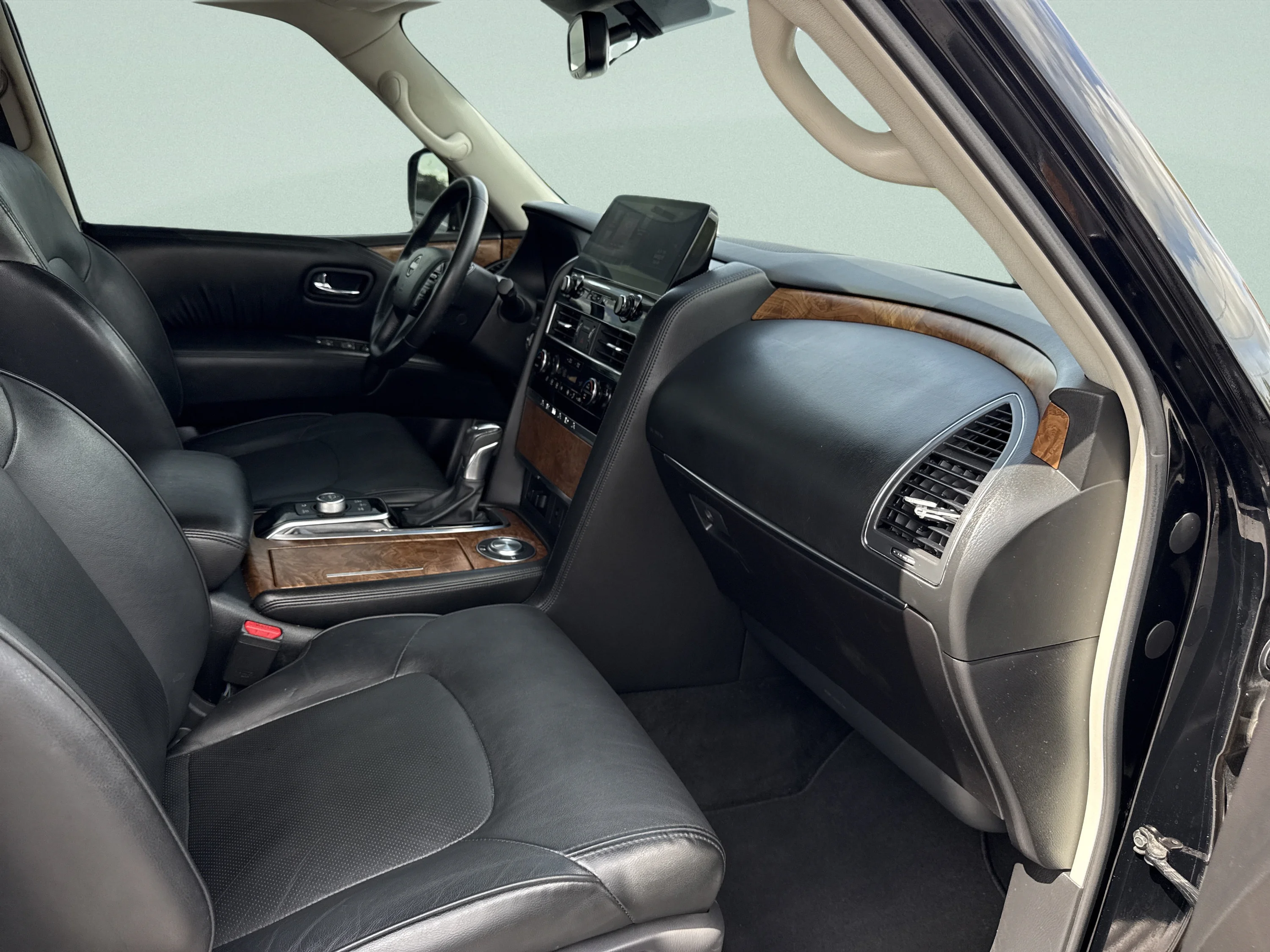 Used 2022 Super Black Nissan SL image 22
