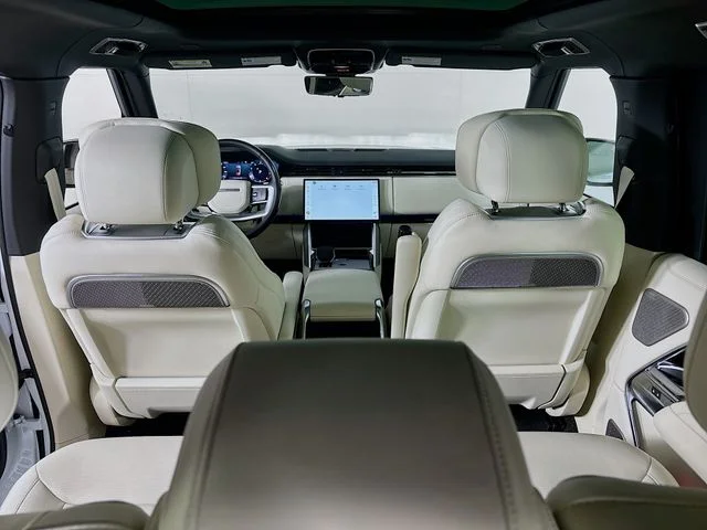 Used 2025 White Land Rover Autobiography image 24