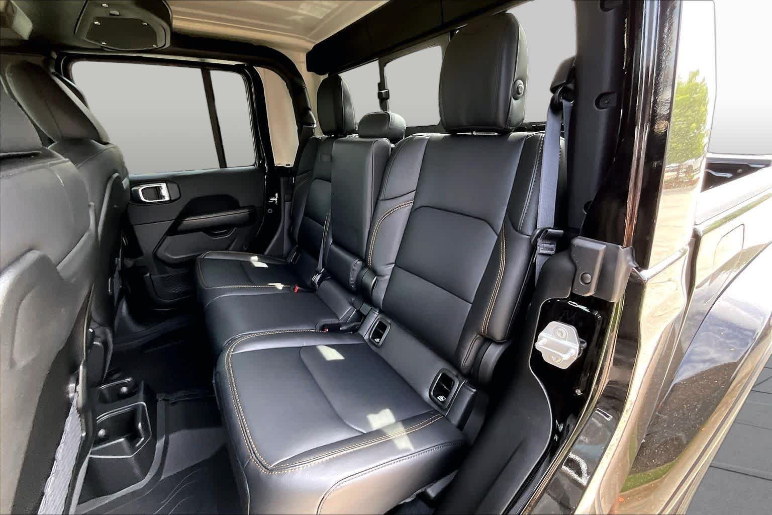 New 2026 Black Clear-Coat Exterior Paint Jeep Sahara image 22