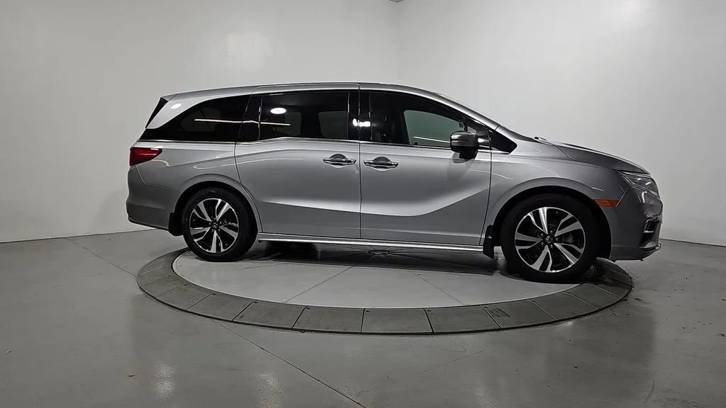 Used 2018 Pacific Pewter Metallic Honda Elite image 6