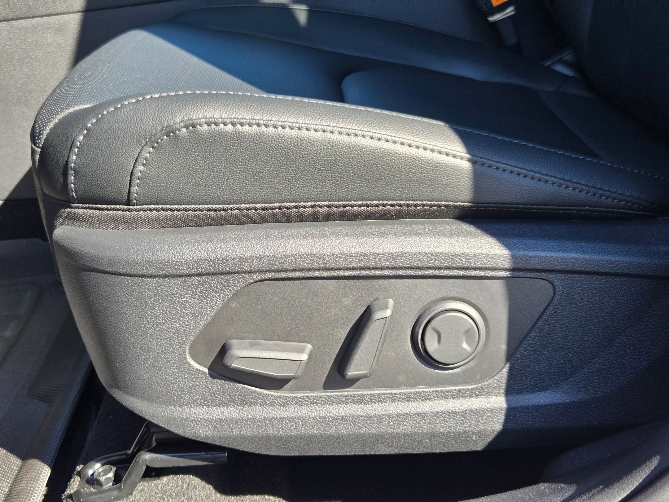 New 2026 Wolf Gray Kia EX image 22